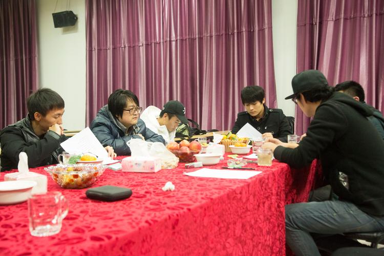 全鏈?zhǔn)接耙曋谱黧w系 從策劃到宣發(fā)——我們?nèi)绾未蛟熳吭接跋褡髌? class=